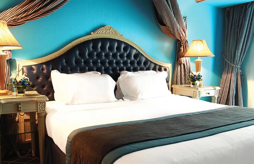 Room, New Moscow, Dubai