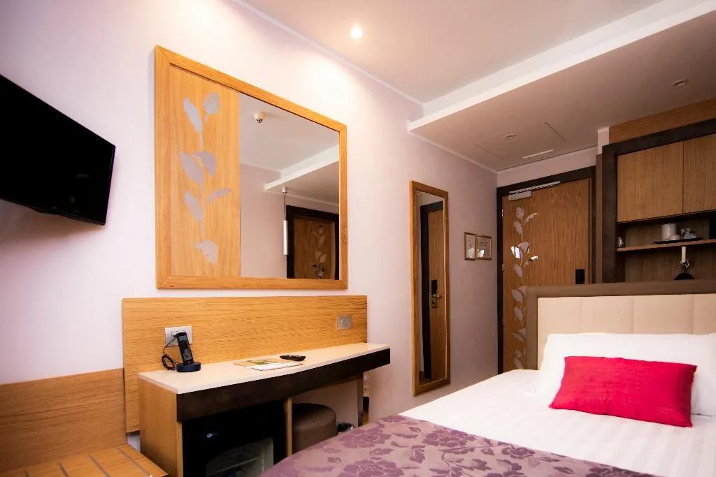 DOUBLE BASIC Room, Giolli Nazionale, Rome
