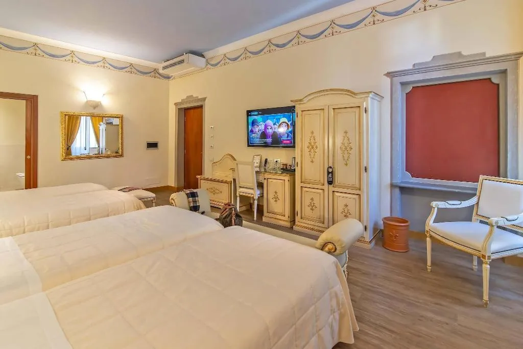 QUADRUPLE STANDARD Room, Porta Faenza, Florence