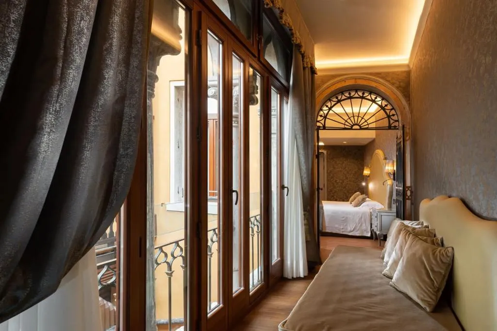 JUNIOR SUITE STANDARD Room, Canaletto, Venice