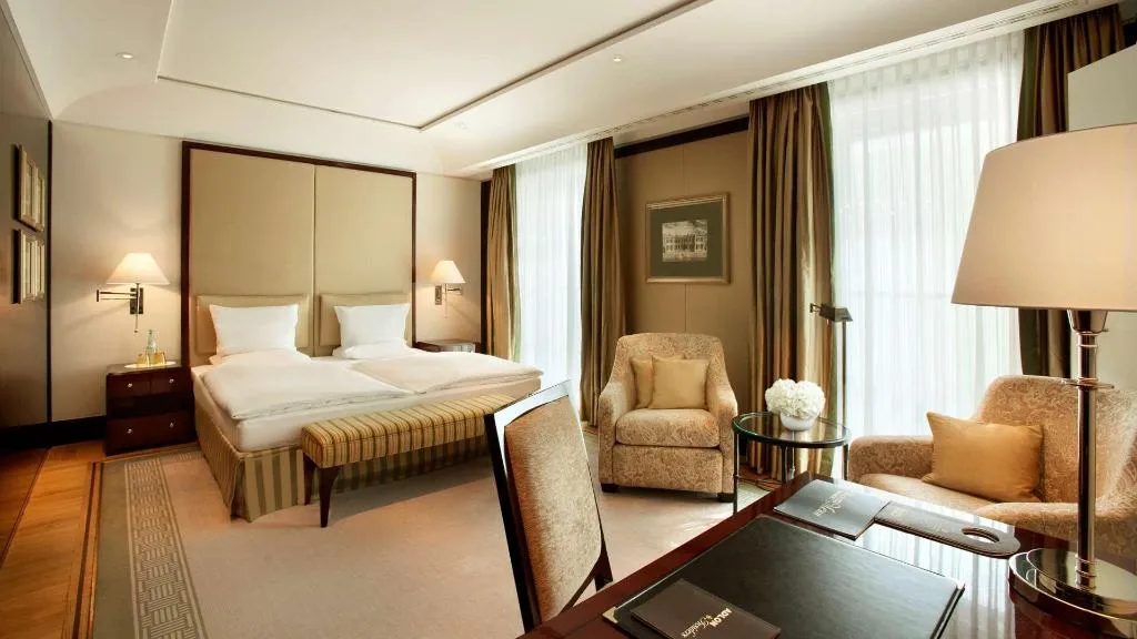DOUBLE EXECUTIVE KING BED Room, Adlon Kempinski Berlin, Berlin