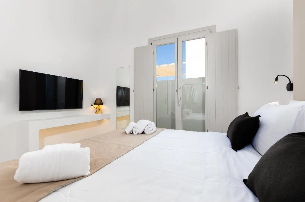 FAMILY ROOM TWO BEDROOMS Room, Serapias Suites, Santorini