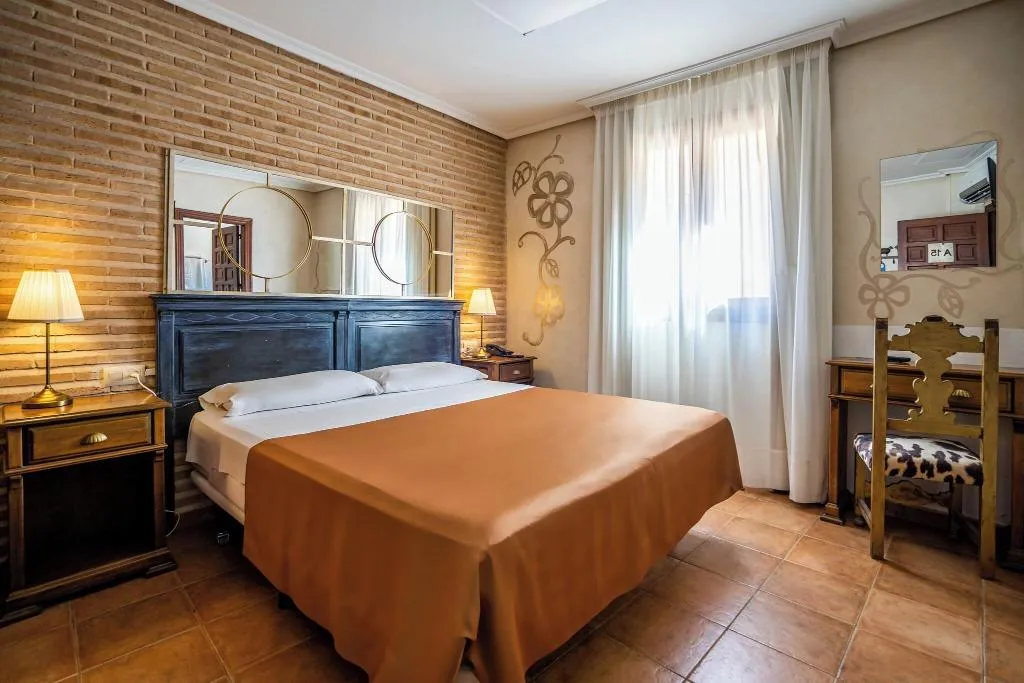 DOUBLE SINGLE USE WITH DOUBLE BED Room, YIT Puerta Bisagra, Madrid