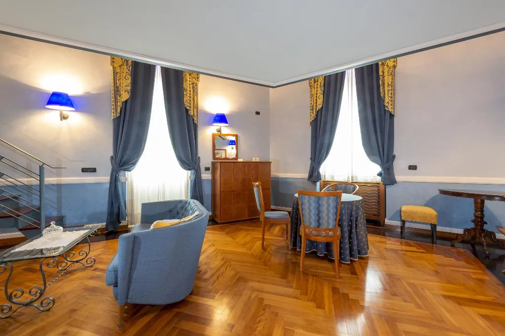SUITE DELUXE KING BED Room, Grand Hotel Ortigia, Catania
