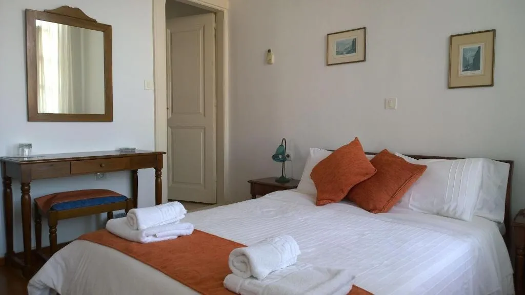 Room, Amphora, Crete