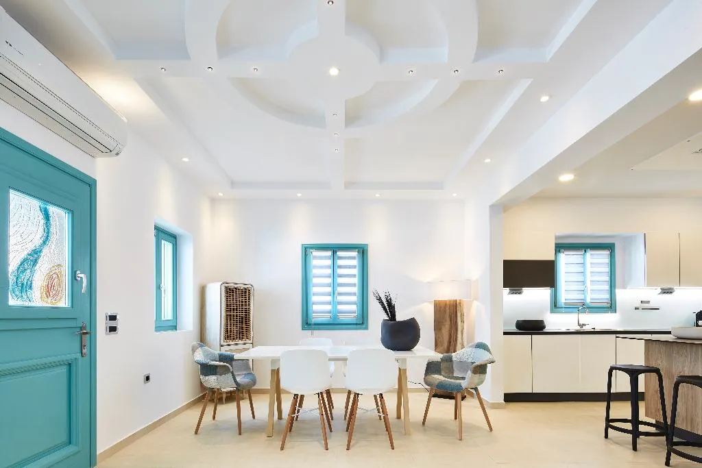 VILLA THREE BEDROOMS WITH PRIVATE POOL Room, Almyriki Beach Villa, Santorini