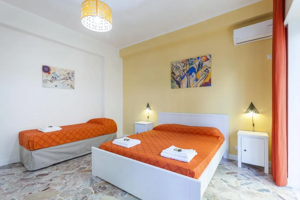 Room, B&B La Primula, Naples