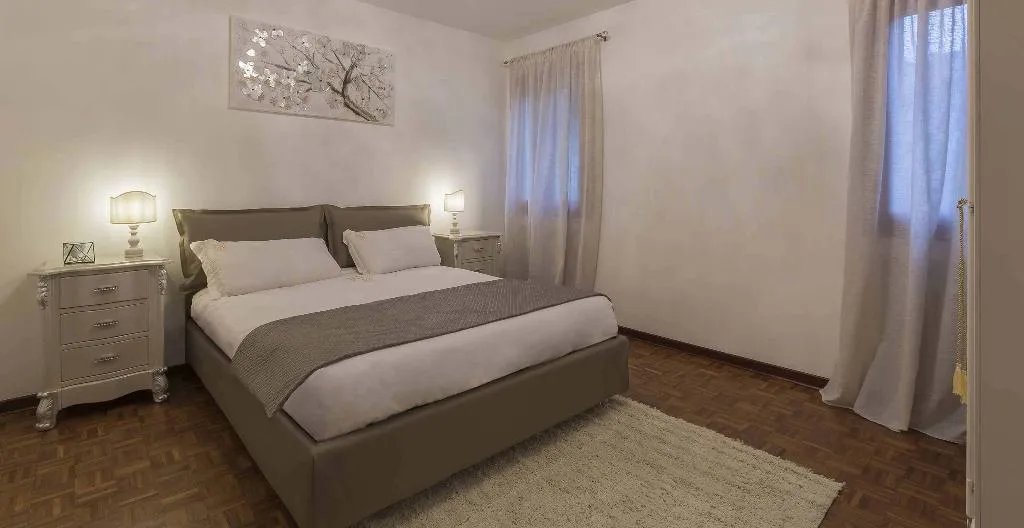 APARTMENT TWO BEDROOMS Room, Palazzo Paruta, Venice