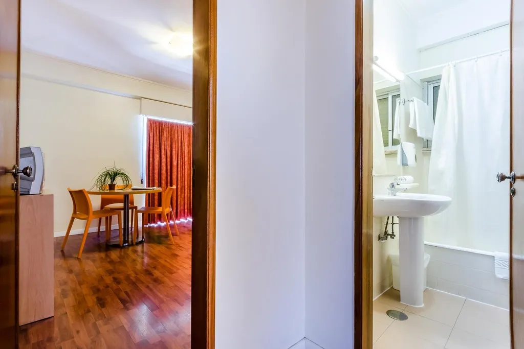 FAMILY ROOM CAPACITY 4 Room, Jardim da Amadora, Lisbon