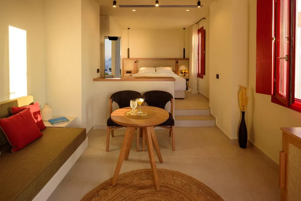 SUITE WITH PRIVATE POOL Room, Potnia Theron Suites, Santorini