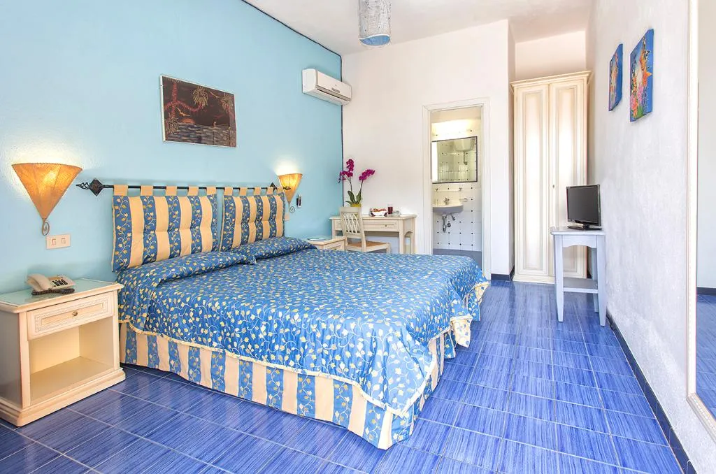 Room, La Scogliera, Naples
