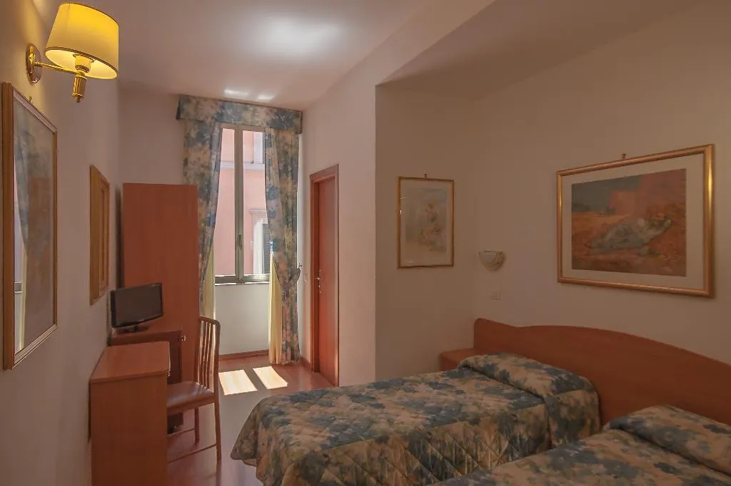 DOUBLE STANDARD Room, Tirreno, Rome