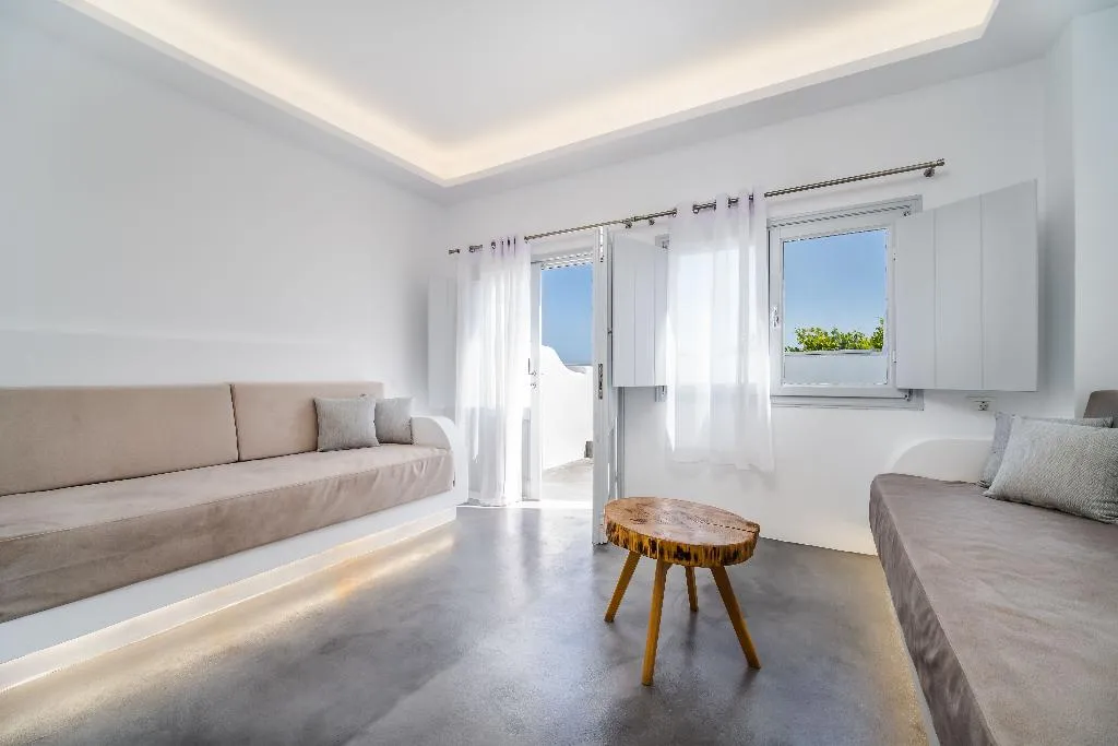 FAMILY ROOM GARDEN VIEW Room, Serenita Luxury Suites, Santorini