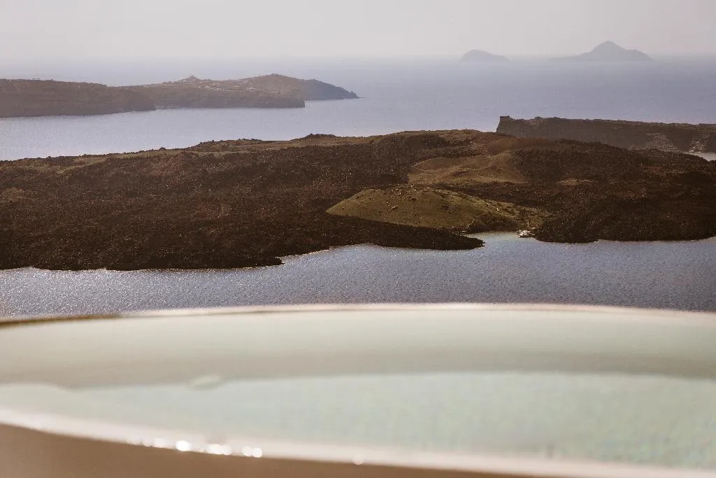SUITE GRAND Room, Aqua Luxury Suites, Santorini