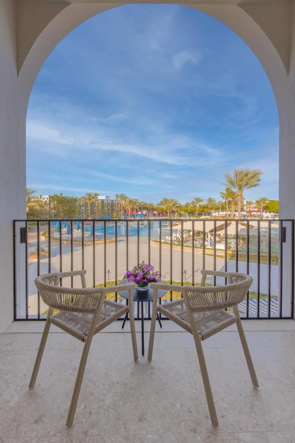 TWIN DELUXE POOL VIEW Room, Desert Rose, Red Sea Riviera