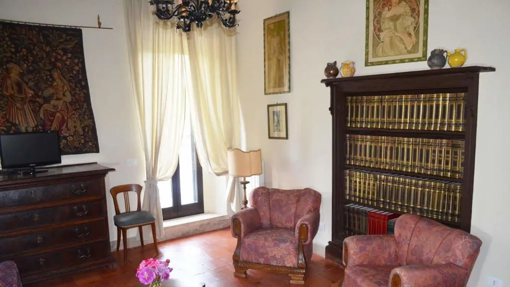 Room, Casale Colleoni, Rome