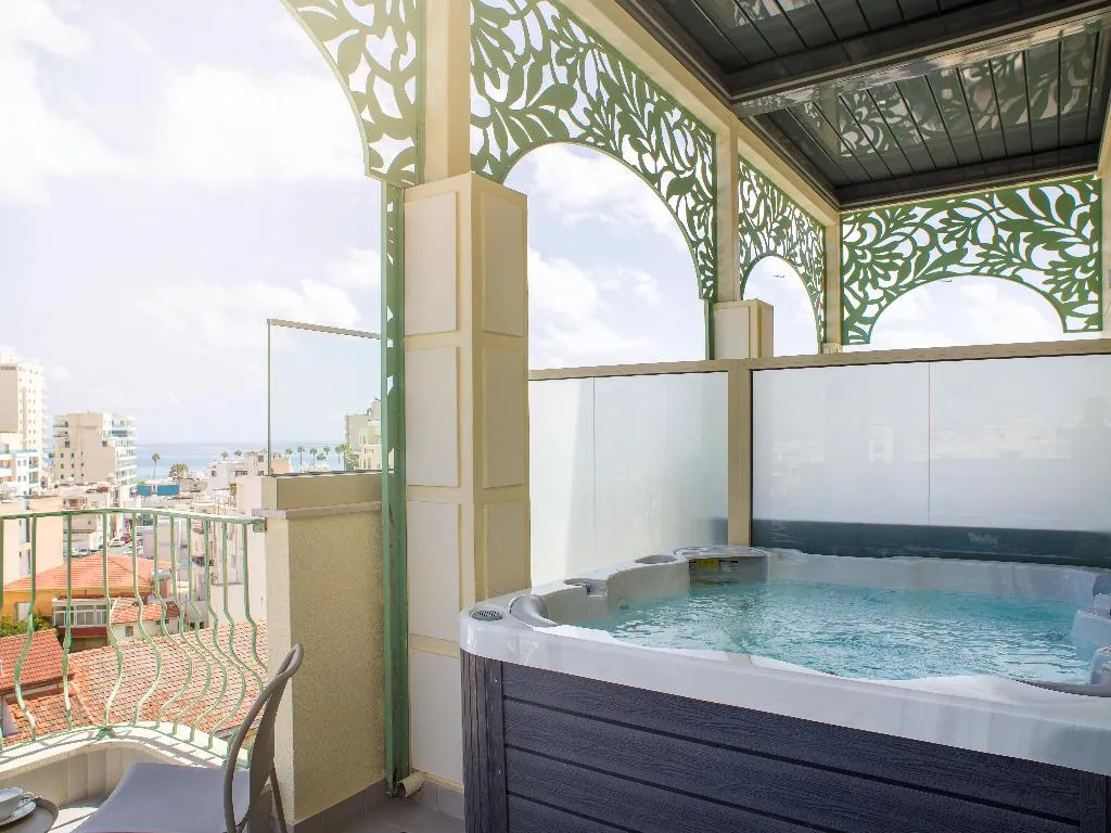SUITE EXECUTIVE Room, Leonardo Boutique Hotel Larnaca, Cyprus