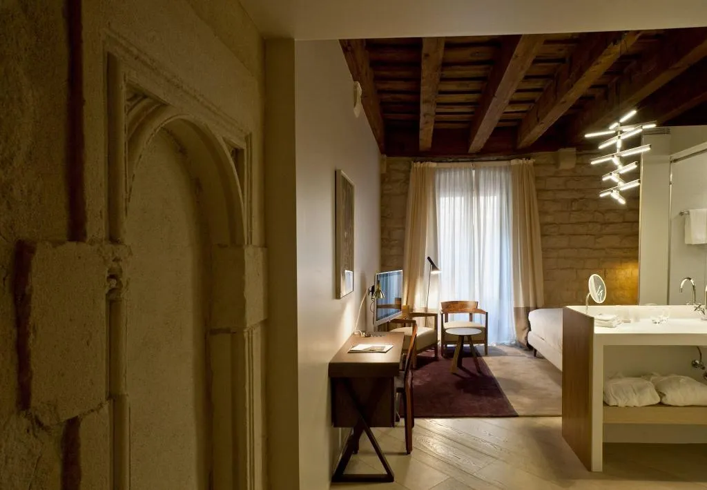 DOUBLE DELUXE KING BED Room, Mercer Hotel Barcelona, Barcelona