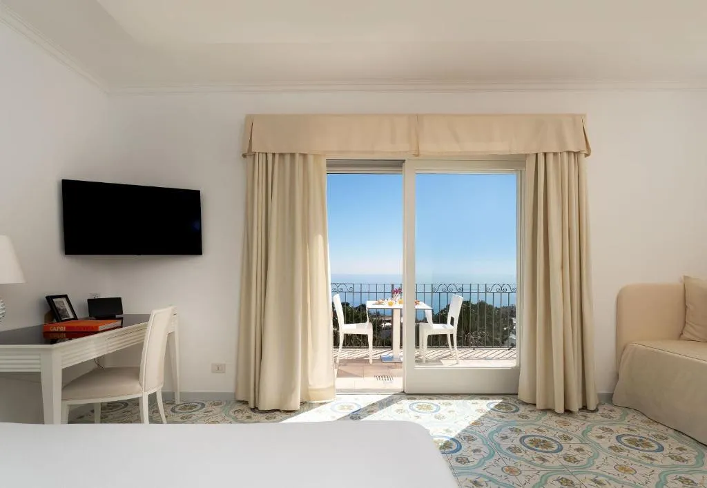 TRIPLE SEA VIEW Room, Hotel Syrene Capri, Naples