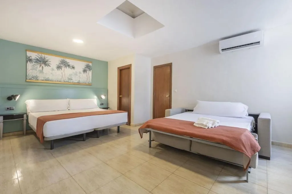 FAMILY ROOM STANDARD Room, Moon Dreams Fuengirola, Costa Del Sol