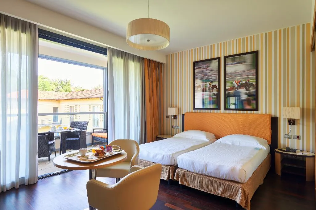 General view, Unahotels Varese, Milan