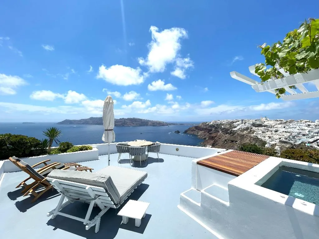 SUITE WITH JACUZZI Room, IKIES Santorini, Santorini