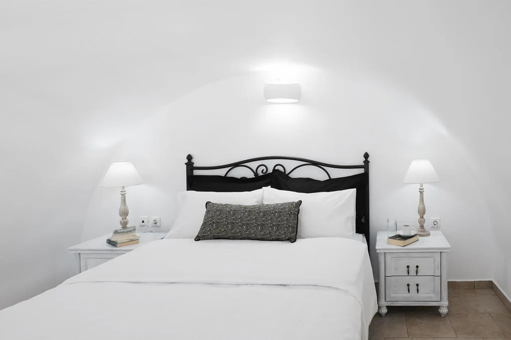 Double or Twin SUPERIOR Room, Golden East, Santorini