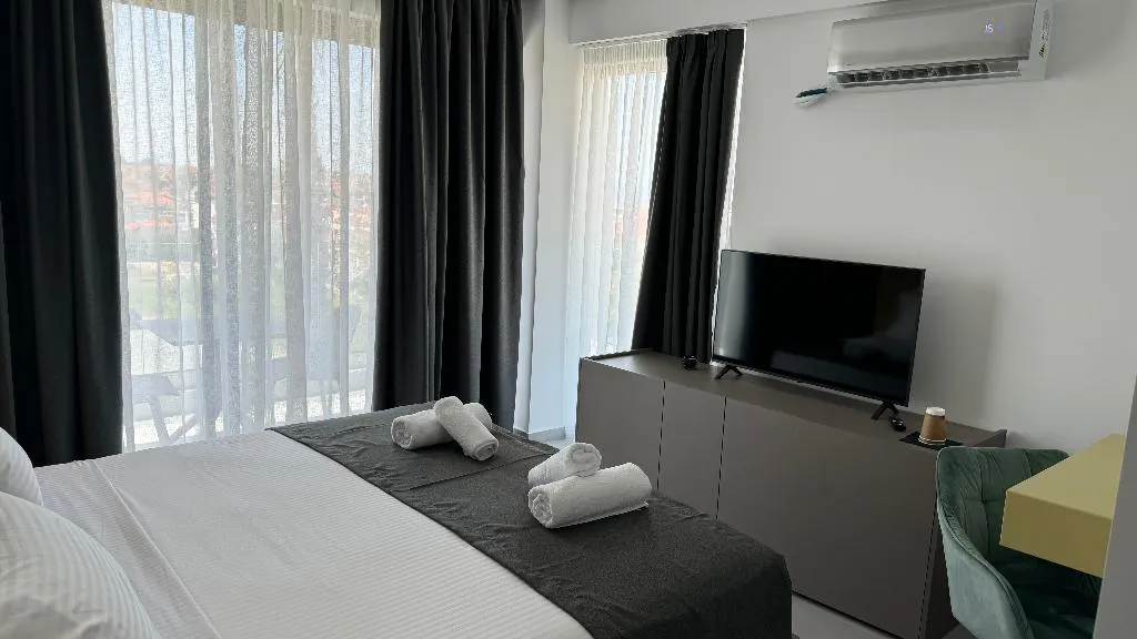 QUADRUPLE DELUXE KING BED Room, Mono Alex Kalithea, Halkidiki