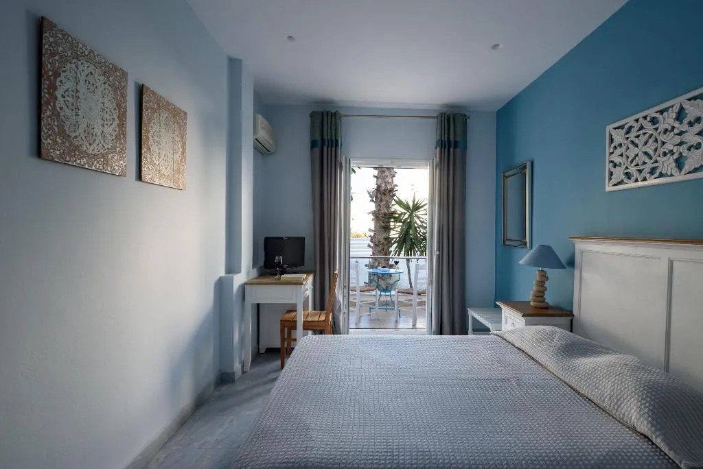 Double or Twin CLASSIC Room, Alesahne Beach, Santorini