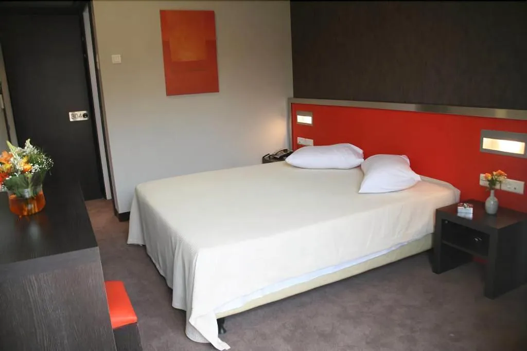 Room, Des Roses, Athens