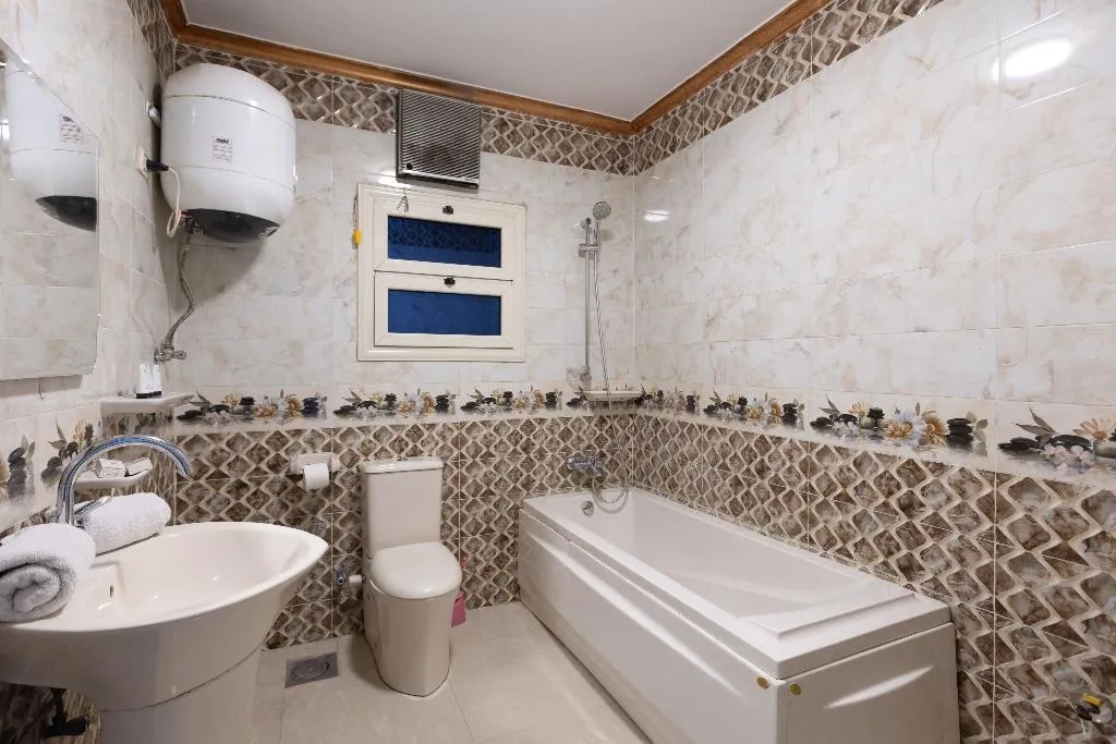 APARTMENT THREE BEDROOMS ONE BATHROOM Room, Pyramids Yard Hotel, Cairo