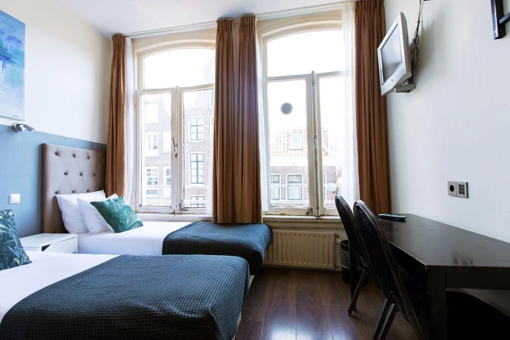 TRIPLE STANDARD Room, Quentin Arrive Hotel, Amsterdam