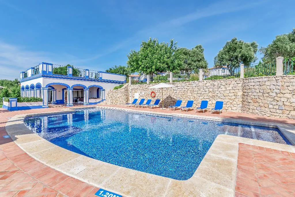 VILLA FIVE BEDROOMS WITH PRIVATE POOL Room, Shantivillas, Algarve