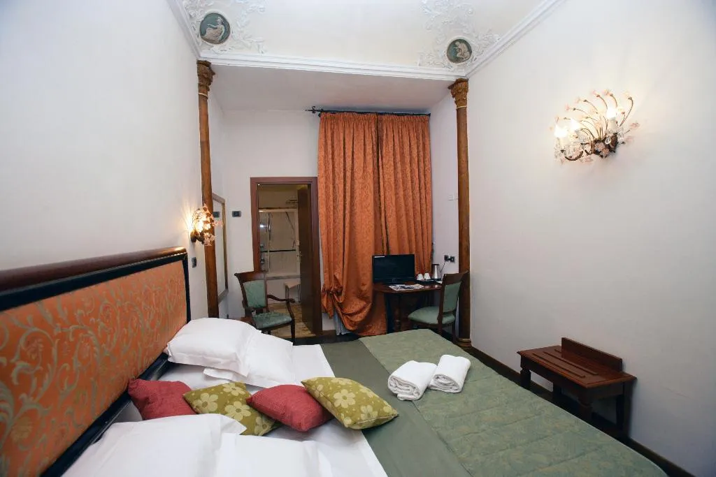 DOUBLE CLASSIC Room, Domus Florentiae Hotel, Florence