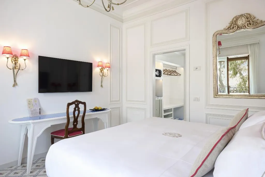Double or Twin SUPERIOR GARDEN VIEW Room, Grand Hotel Ambasciatori, Naples