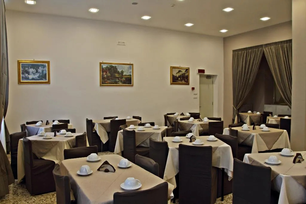 Restaurant, Sisters' Hostel, Naples