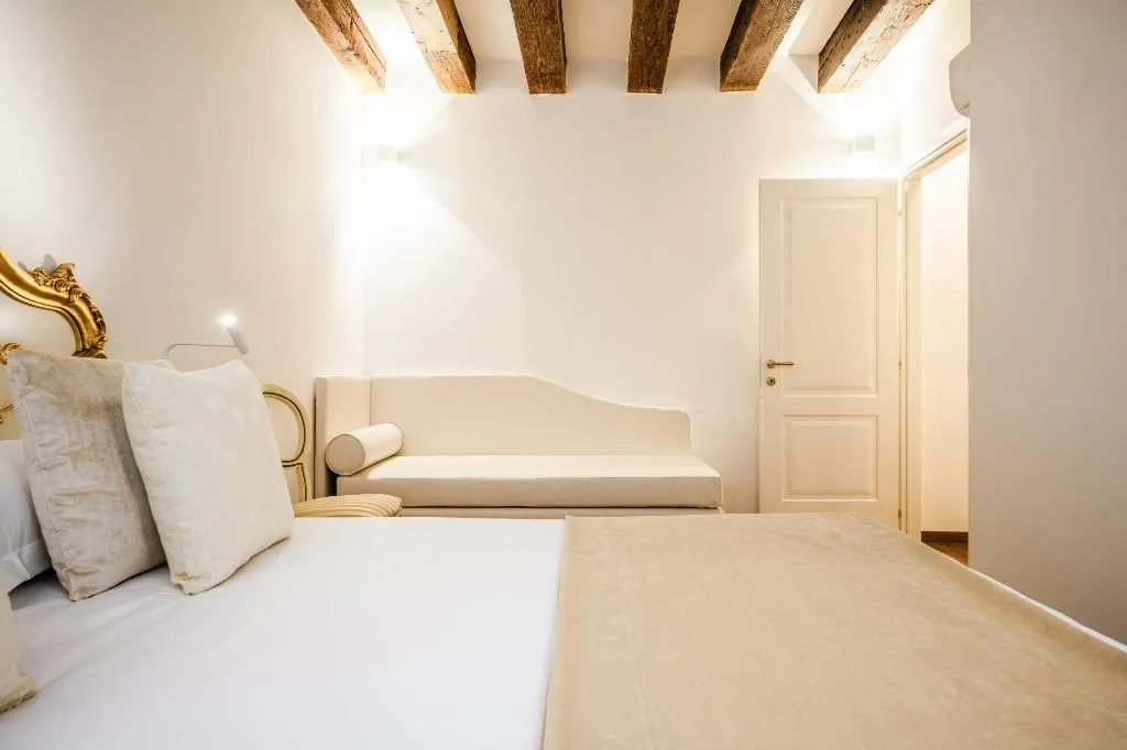 APARTMENT ONE BEDROOM TWO BATHROOMS Room, Palazzo Paruta, Venice