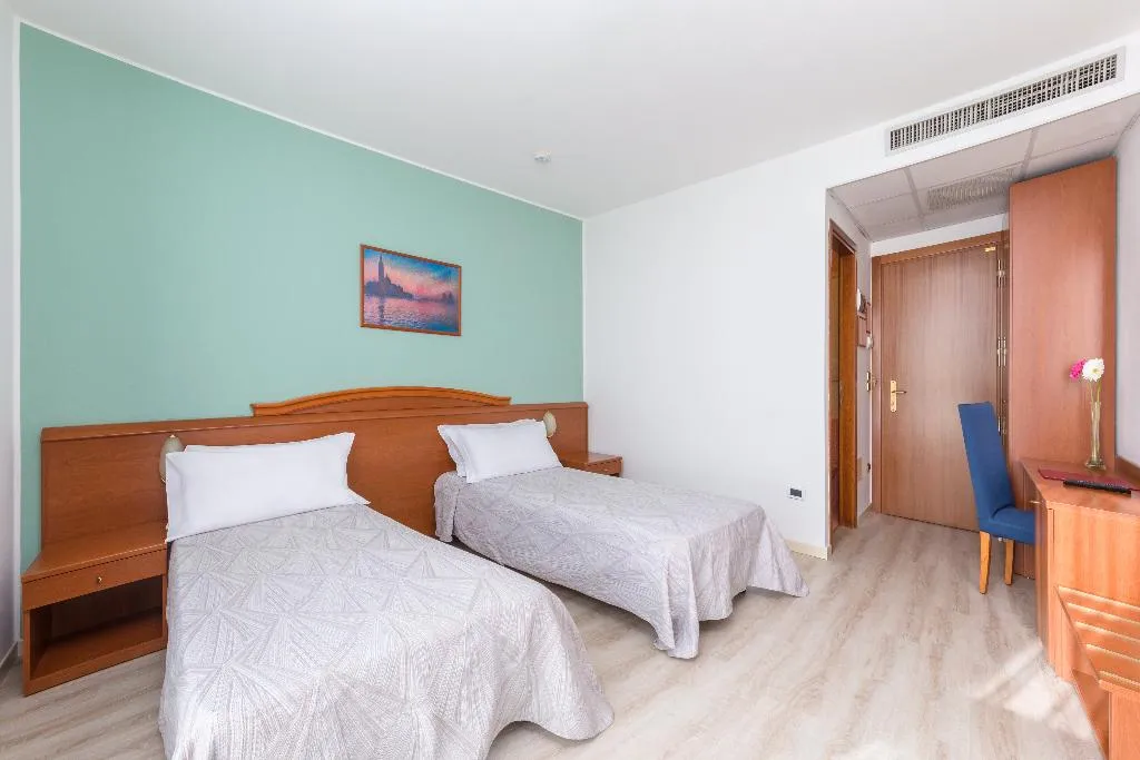 TWIN STANDARD Room, Palladio, Venice