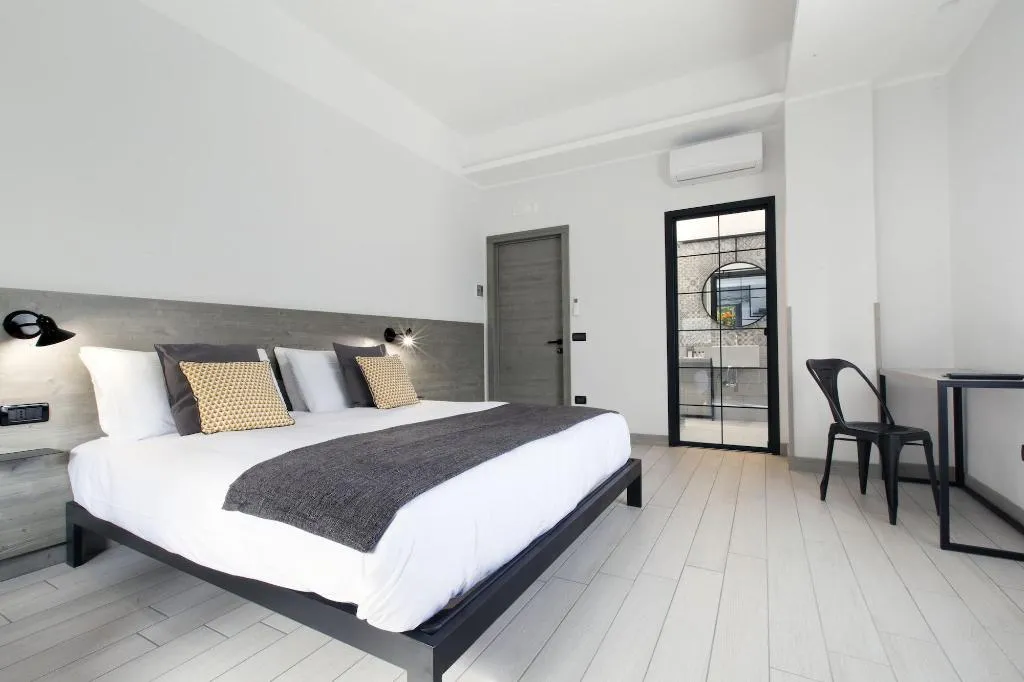 Room, La Ferrovia Guest House, Naples