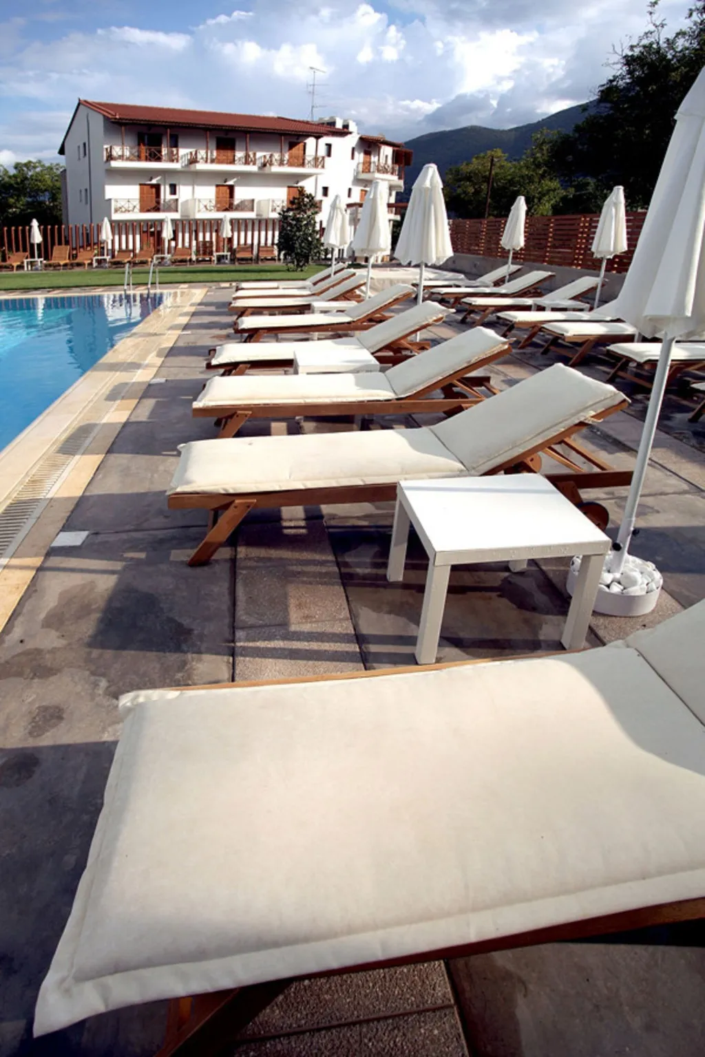 Pool, Mont Helmos, Athens