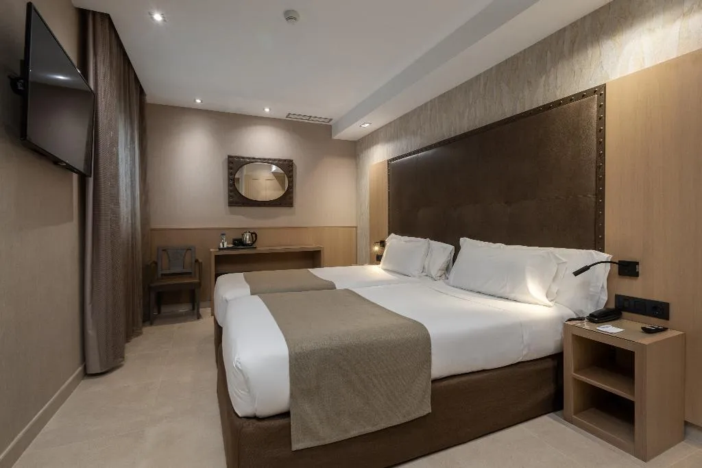 DOUBLE SINGLE USE STANDARD Room, Gran Hotel Barcino 4*S, Barcelona