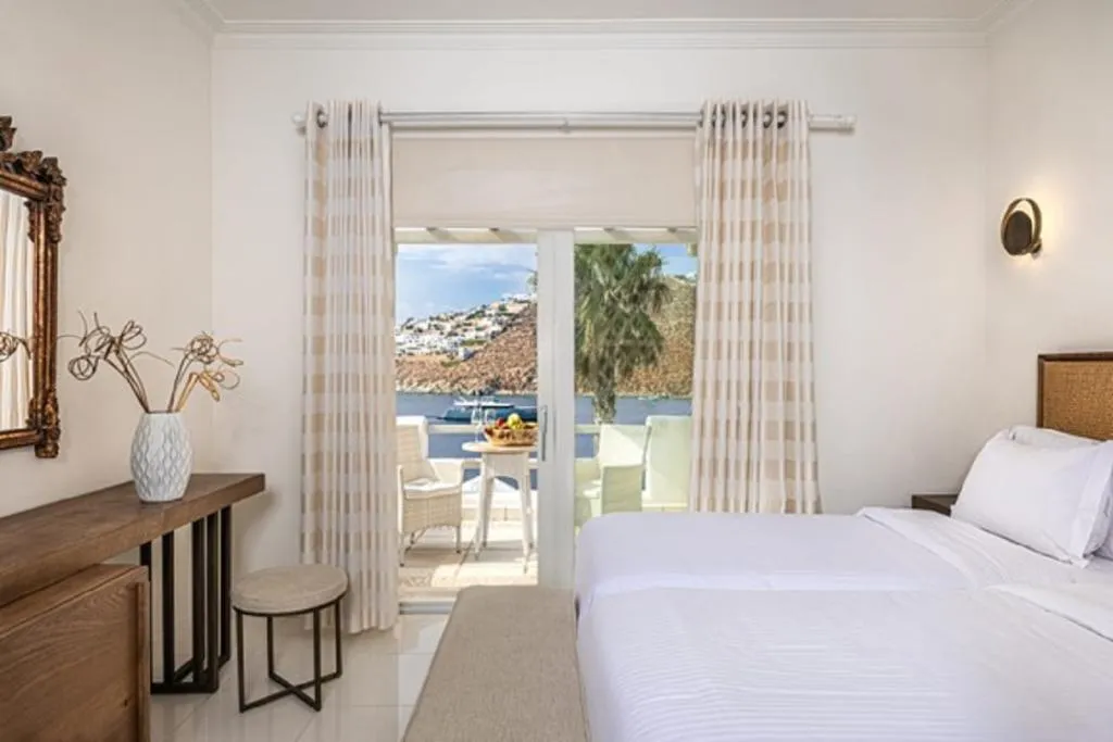 SUITE WITH JACUZZI Room, Nissaki Boutique Hotel, Mykonos