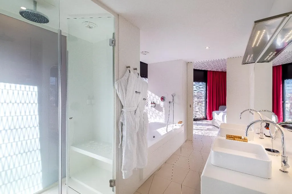 JUNIOR SUITE STANDARD Room, Barcelo Raval, Barcelona