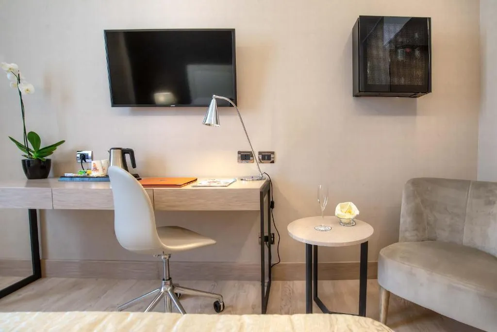 Double or Twin DELUXE Room, Genova, Rome