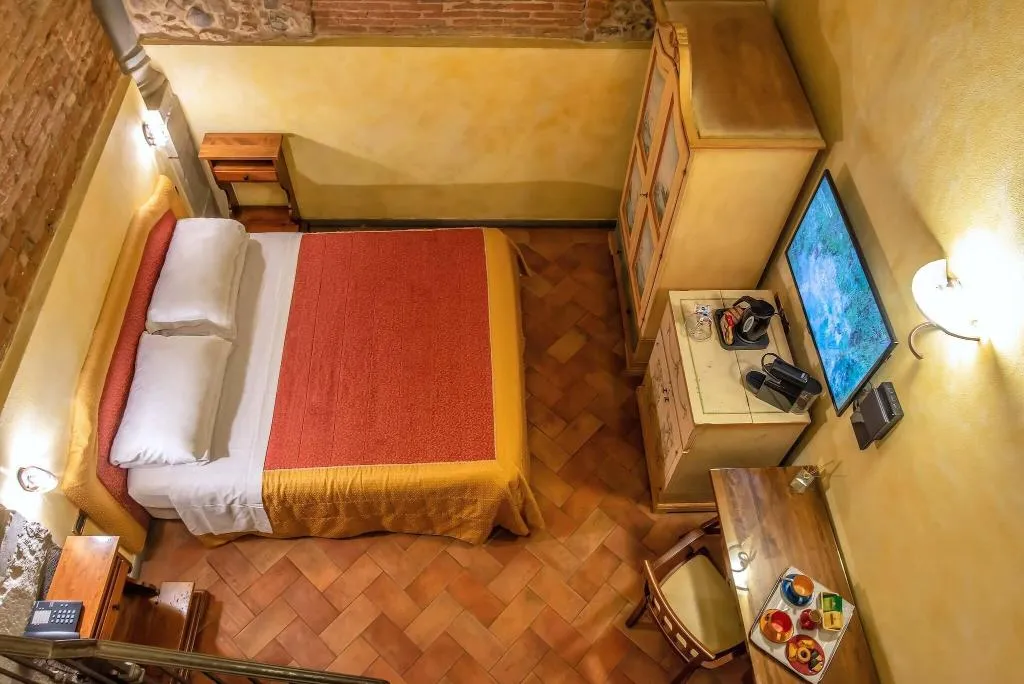 QUADRUPLE THREE BEDS Room, Alba Palace, Florence