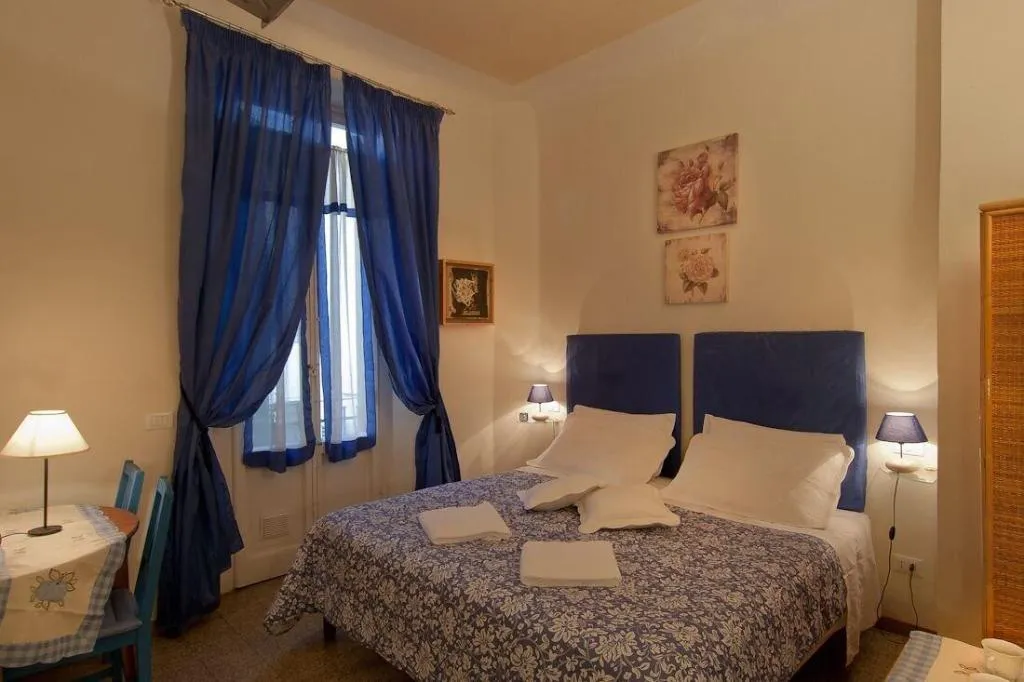 Room, Bed & Bed Cassia, Florence