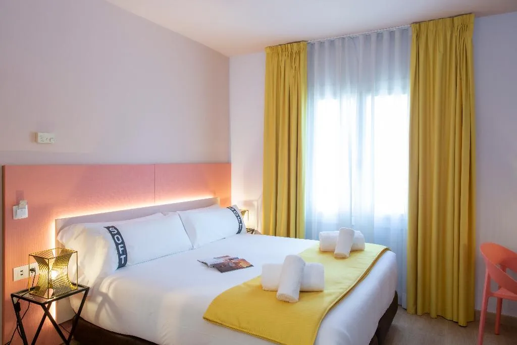 DOUBLE STANDARD Room, Casual Colours Barcelona, Barcelona