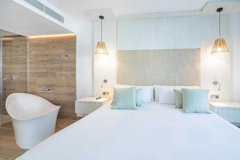 JUNIOR SUITE POOL VIEW Room, MarSenses Puerto Pollensa Hotel and Spa, Majorca