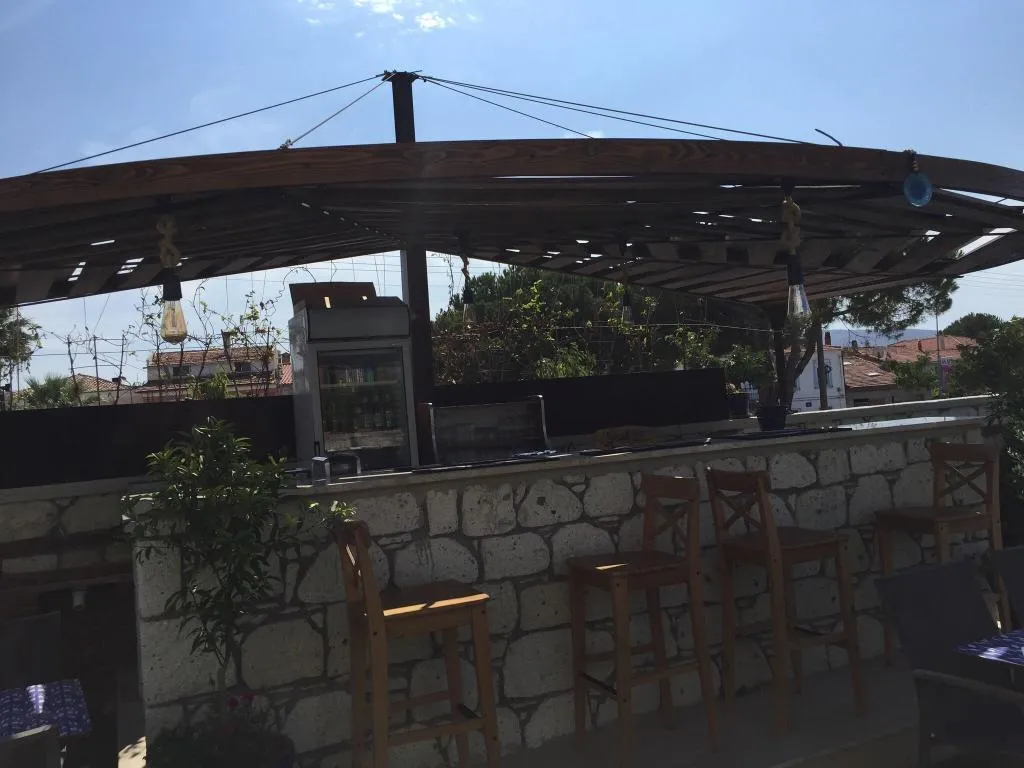 Bar, Alacaat, Izmir