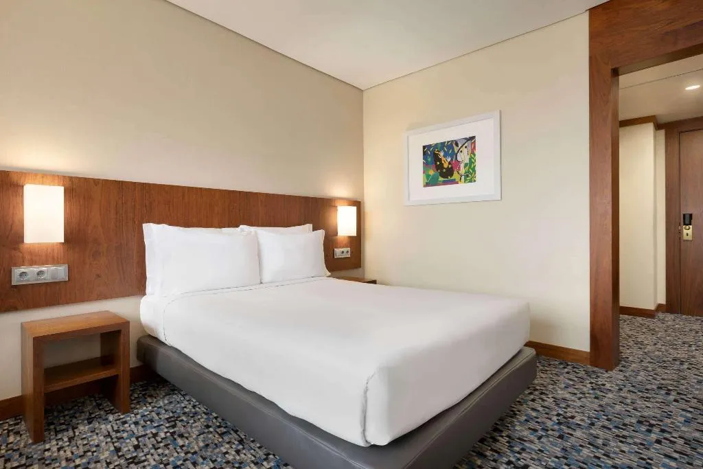Double or Twin CITY VIEW Room, Ramada by Wyndham Lisbon, Lisbon